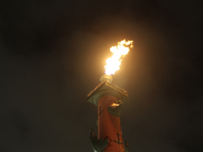 Фото Зажжение факелов на Ростральных колоннах ко Дню Победы 2024