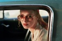 Фото Дама в очках и с ружьем в автомобиле