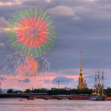 Праздничный фейерверк в честь Дня Военно-морского флота России
