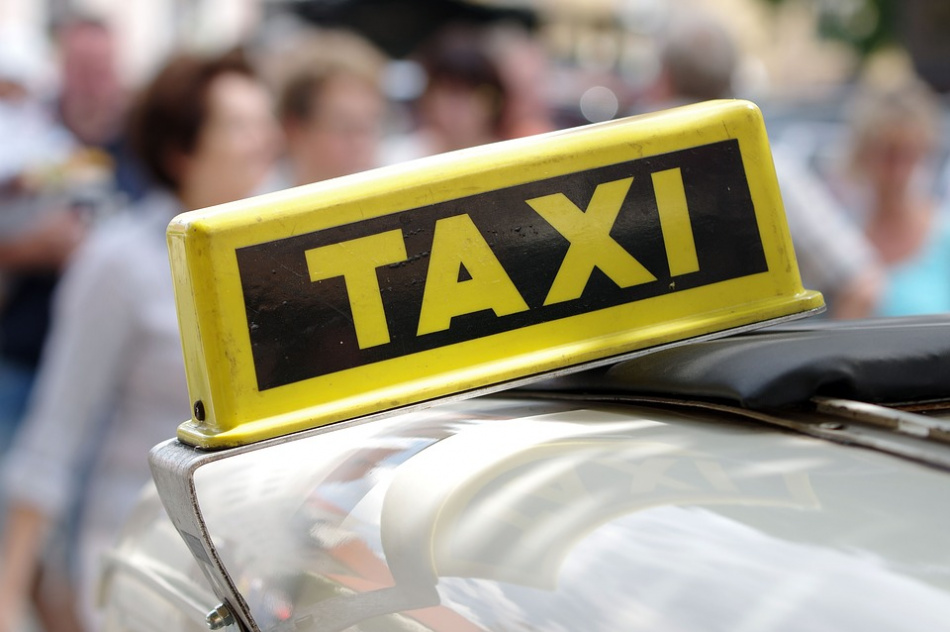 Власти Петербурга обезопасят пассажиров такси
