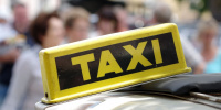 Две пассажирки такси пострадали в аварии в центре Петербурга