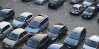 Продажи машин в Петербурге в декабре сократились на 36%