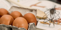 Власти рассказали, когда стабилизируются цены на яйца в России
