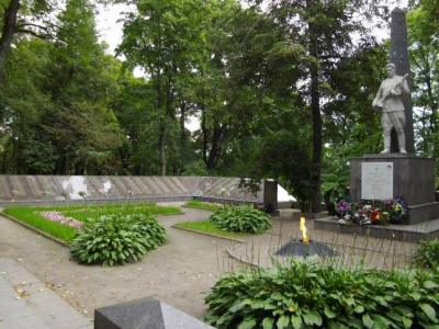 Фото Братская могила советских воинов, погибших в Великую Отечественную войну в Красном Селе