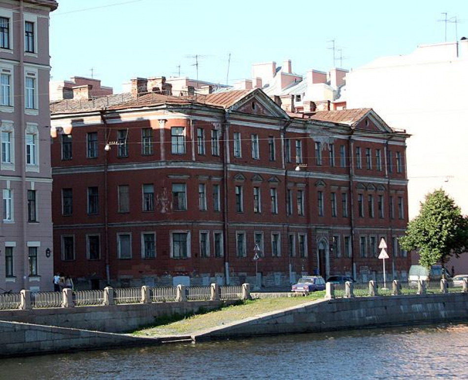 В Петербурге за 156 млн рублей на торгах продали расселенный дом-памятник на Фонтанке