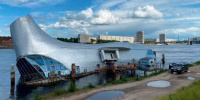 В Петербурге в судебном порядке уберут из акватории Невы «Серебряного кита»