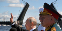 На Главном Военно-морском параде главком ВМФ попросил подвинуться министра Шойгу
