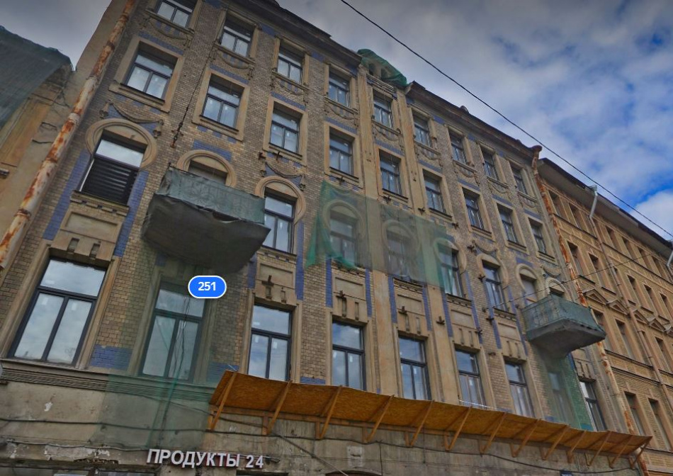 Дом купца Полотнова на Лиговском незаконно застроили мансардами