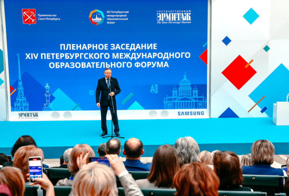Около 90% школ Петербурга оснастят современными лабораториями к началу учебного года