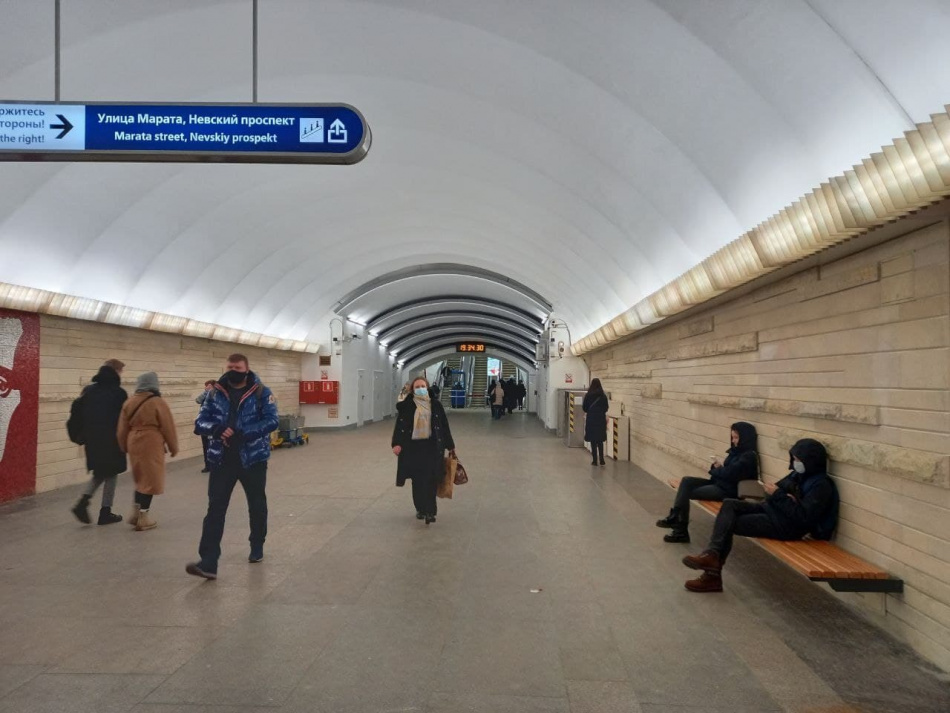 Новые указатели с подсветкой появились в петербургском метро