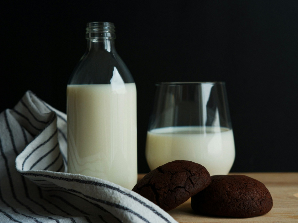 Нутрициолог ответила на вопрос, можно ли взрослым пить молоко 