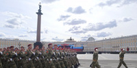На Дворцовой площади прошла первая репетиция Парада Победы 