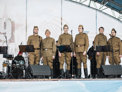 Фото Праздничный концерт, посвящённый Дню Победы в парке Озеро Долгое