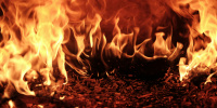 В Красносельском районе горит частный дом