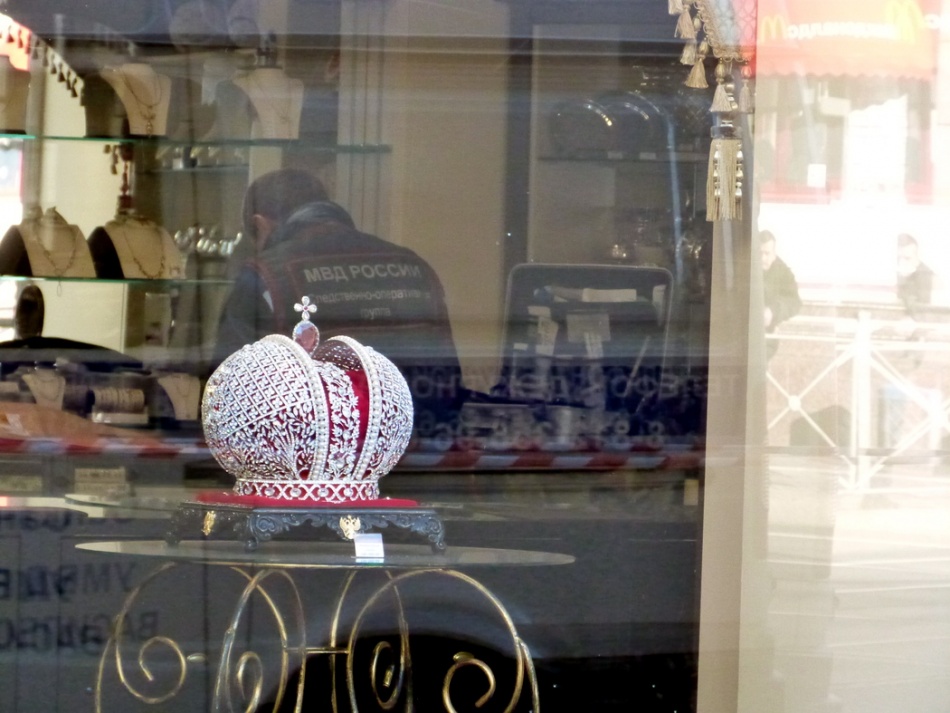 В Лондоне временно закрыли Тауэр после инцидента с королевской короной