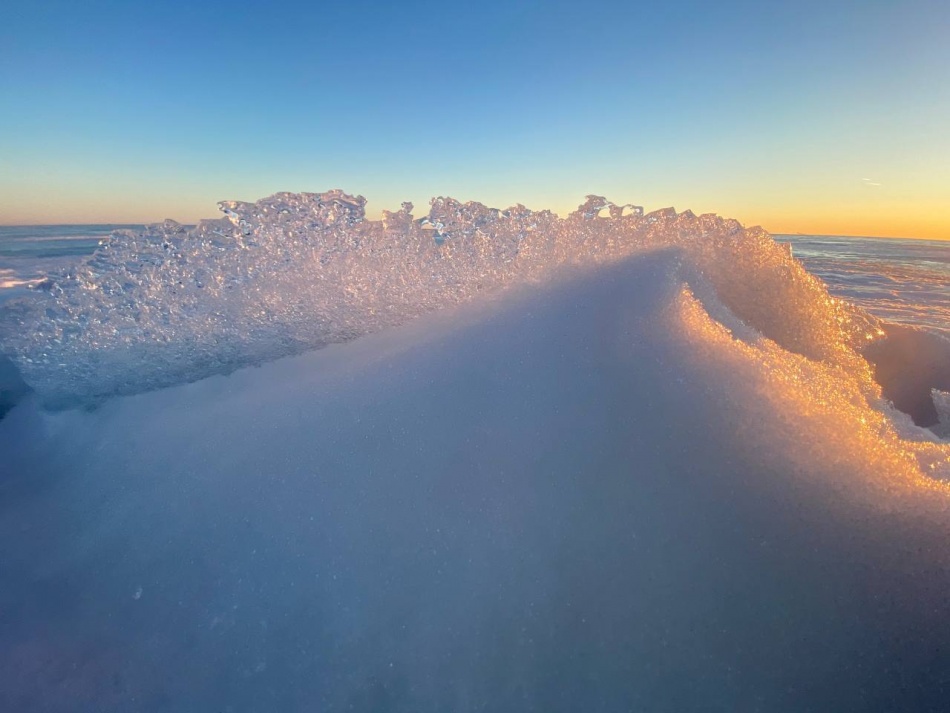 Полицейские из Забайкалья спасли ребенка с дрейфующей льдины посреди реки