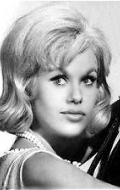  (Suzanna Leigh)