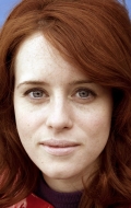  (Claire Foy)