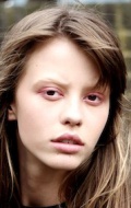  (Mia Goth)