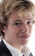  (Edward Speleers)
