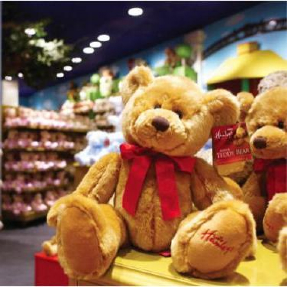 В Петербурге открылся первый магазин сети Hamleys
