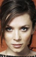  (Anna Friel)