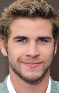  (Liam Hemsworth)