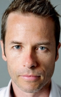  (Guy Pearce)