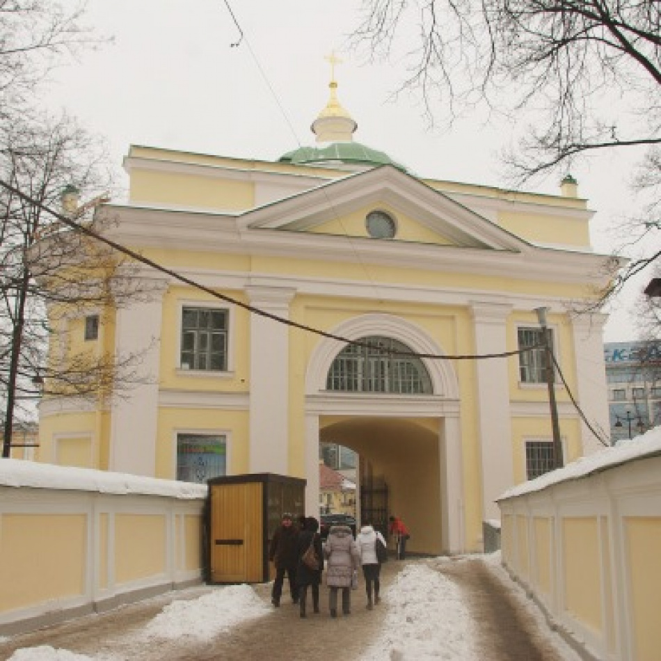 В Лавре освящают отреставрированную Надвратную церковь