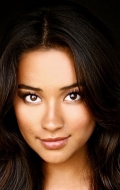  (Shay Mitchell)