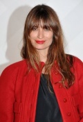  (Caroline De Maigret)