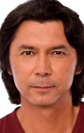  (Lou Diamond Phillips)