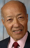  (Aki Aleong)