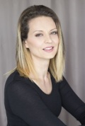  (Julia Patkos)