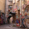 Фото Двор с граффити на Литейном