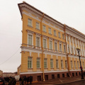 Дом-стена на Дворцовой (Главштаб)