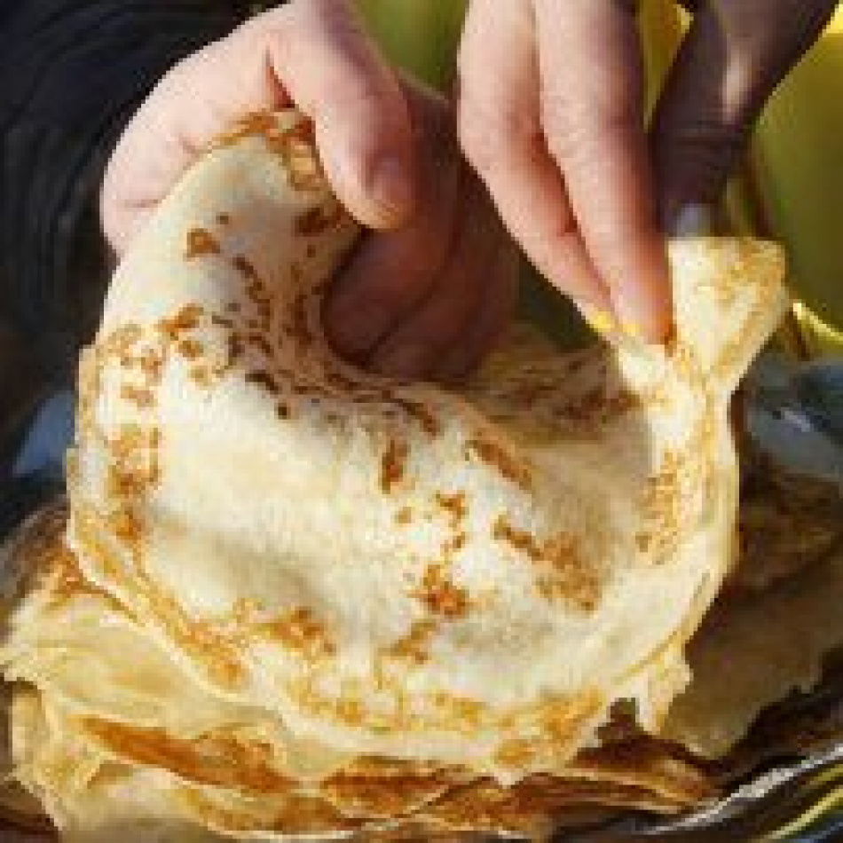 Ночлежка собирает блины для бездомных