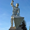 Памятник Первостроителям