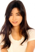  (Maya Erskine)