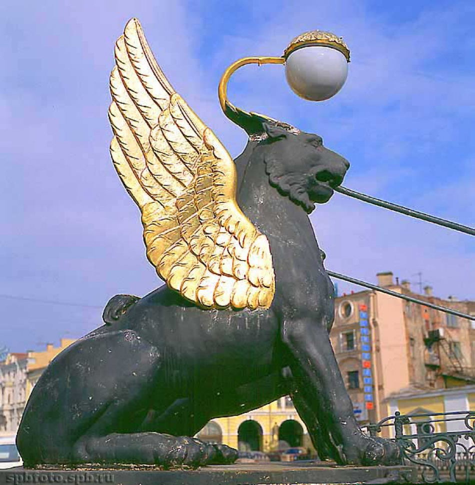 Грифонов демонтировали с Банковского моста