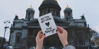Деревянный Достоевский и мини-поребрик: небанальные сувениры из Петербурга Деревянный Достоевский и мини-поребрик: небанальные сувениры из Петербурга