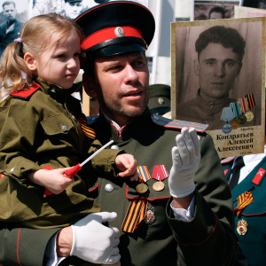 Торжественные шествия ветеранов в Петергофе