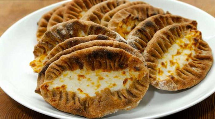 национальное блюдо в выборге. ga5 eda kalitki. национальное блюдо в выборге фото. национальное блюдо в выборге-ga5 eda kalitki. картинка национальное блюдо в выборге. картинка ga5 eda kalitki. Крендель выпечной или его изображение встречается в Выборге повсеместно. Именно его мы отправились дегустировать в разных атмосферных местах города, где знаменитое лакомство выпекают по старинному рецепту.