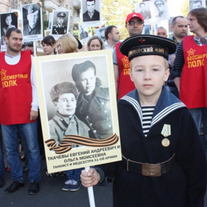 Шествие ветеранов и жителей Фрунзенского района