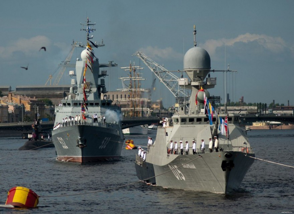 В Петербурге проходят репетиции Главного военно-морского парада