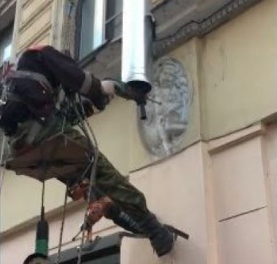 Подрядчика накажут за дырку в пупке ангела