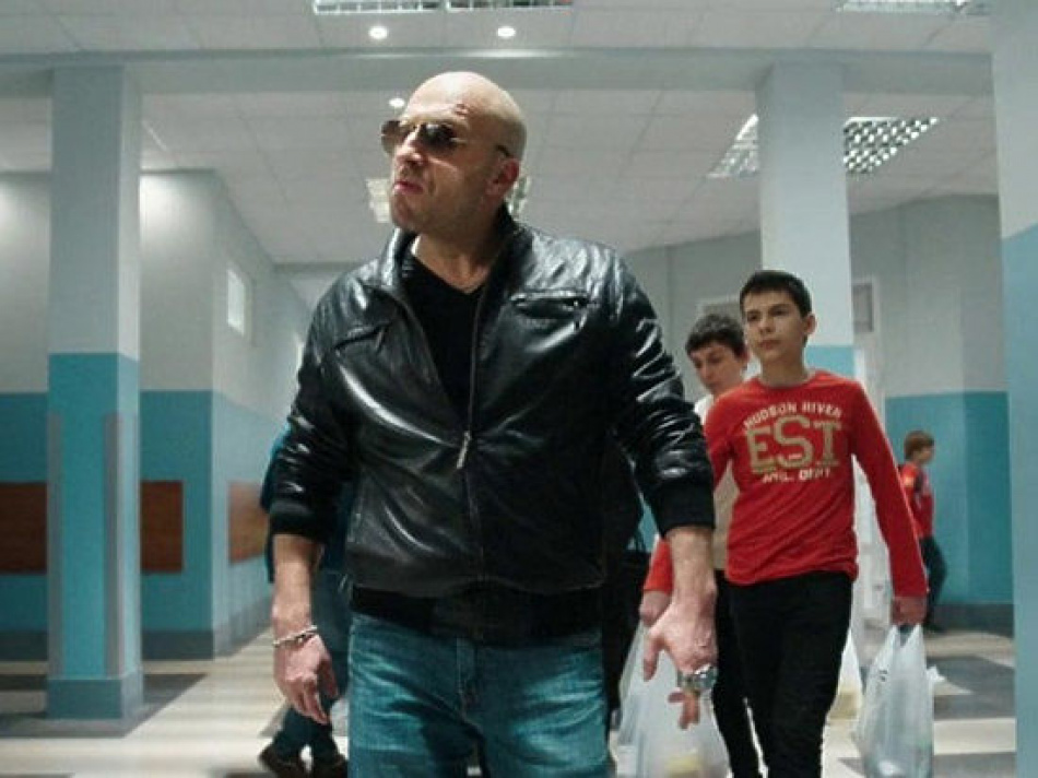 Физрук из Петербурга обманул родителей на 330 тысяч