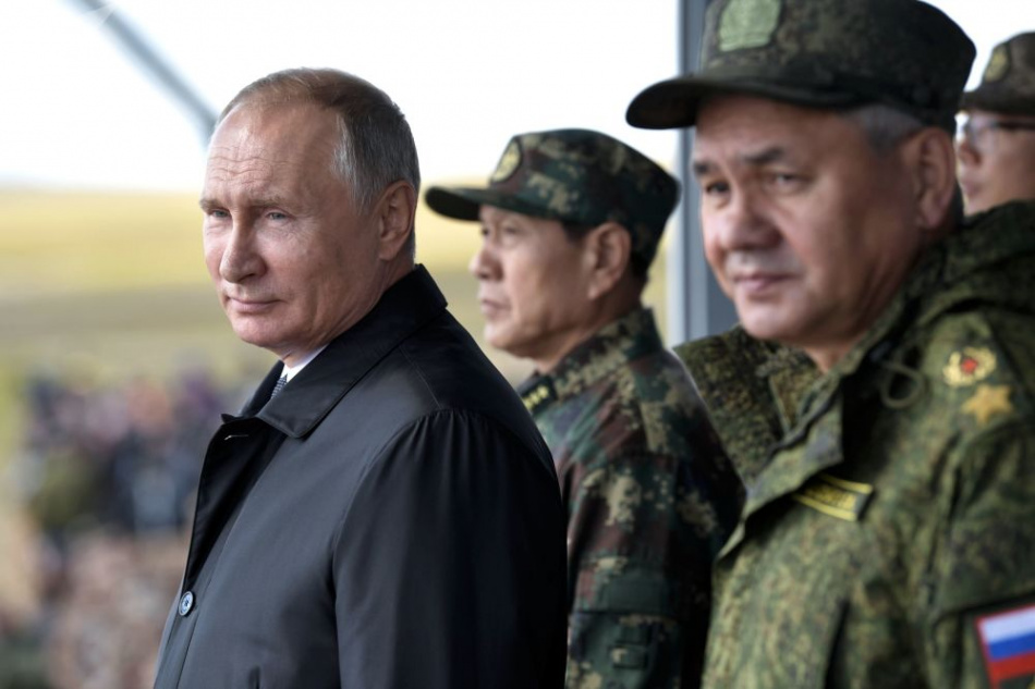 Военный парад в Петербурге посетит Путин