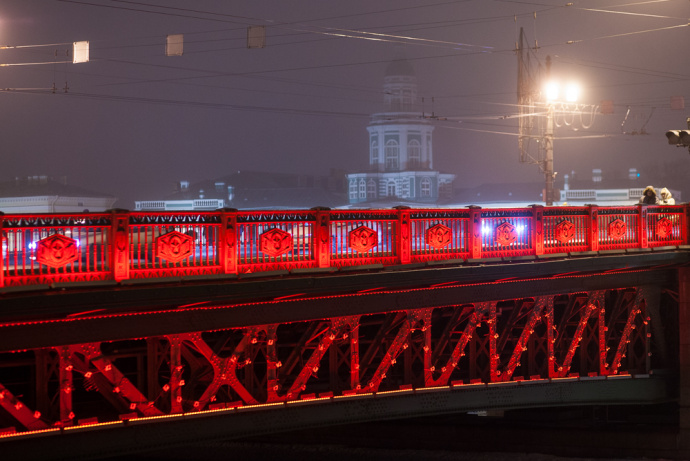 Дворцовый мост подсветят красным для китайцев