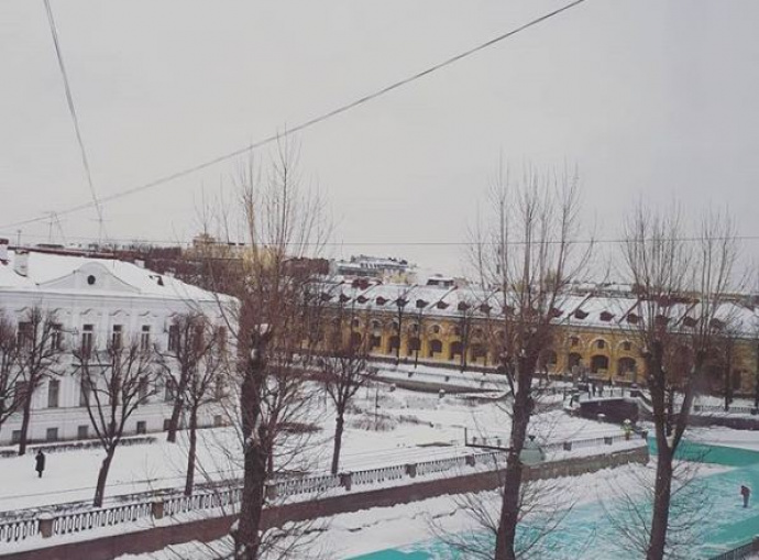 На Крюковом канале заметили зелёный лёд
